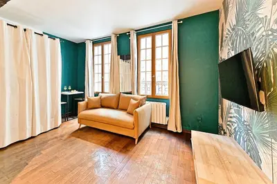Coin salon dans l'établissement Cozy studio in the beautiful Marais