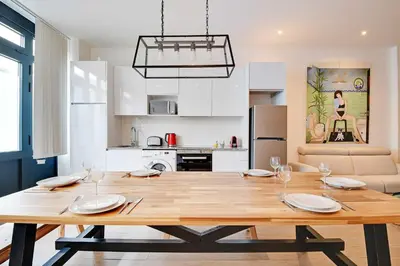 Cuisine ou kitchenette dans l'établissement Wonderful apartment - 2BR 8P - Aligre