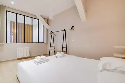 Un ou plusieurs lits dans un hébergement de l'établissement Wonderful apartment - 2BR 8P - Aligre