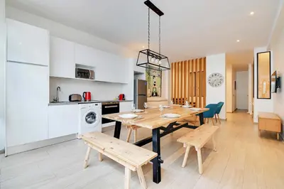 Cuisine ou kitchenette dans l'établissement Wonderful apartment - 2BR 8P - Aligre