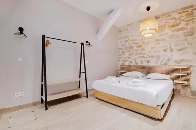Un ou plusieurs lits dans un hébergement de l'établissement Wonderful apartment - 2BR 8P - Aligre