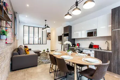 Cuisine ou kitchenette dans l'établissement Amazing apartment - 2BR 6P - Aligre