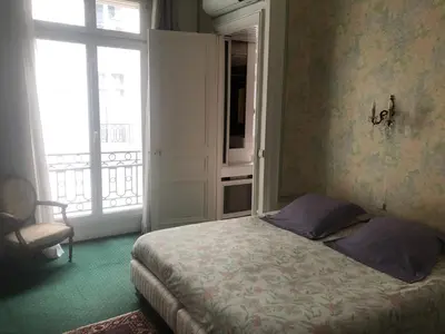 Un ou plusieurs lits dans un hébergement de l'établissement PLACE VENDOME 1 BR AND 1 BA - up to 4 people - WITH AIR CONDITIONNING