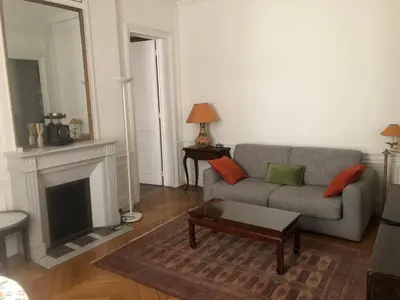Coin salon dans l'établissement PLACE VENDOME 1 BR AND 1 BA - up to 4 people - WITH AIR CONDITIONNING
