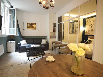 Coin salon dans l'établissement Saint Germain Elegant ChicSuites