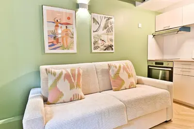 Cuisine ou kitchenette dans l'établissement Maisonette 5 minutes from Paris - Levallois - II