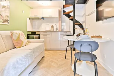 Cuisine ou kitchenette dans l'établissement Maisonette 5 minutes from Paris - Levallois - II
