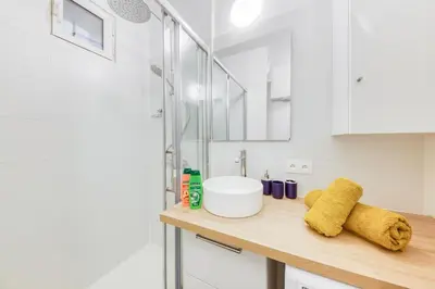 Salle de bains dans l'établissement Parking gratuit - Central et cosy - 2 min Paris
