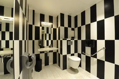Salle de bains dans l'établissement The 3 Ducks Eiffel Tower by Hiphophostels