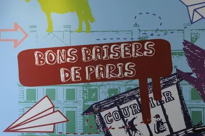 Certificat, récompense, panneau ou autre document affiché dans l'établissement The 3 Ducks Eiffel Tower by Hiphophostels