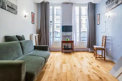 Télévision ou salle de divertissement dans l'établissement Paris Center Loft
