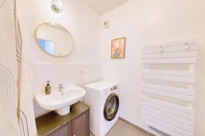 Salle de bains dans l'établissement Cocon Doux - 2 Chambres et Parking