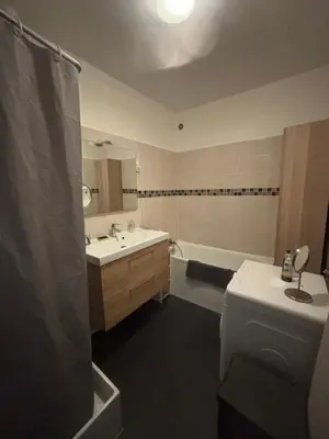 Salle de bains dans l'établissement Grande chambre futon - Petit Déjeuner - Porte de Versailles