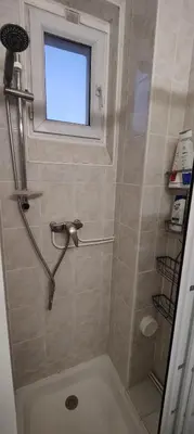 Salle de bains dans l'établissement Cozy 1 Bedroom Apartment Easy Access to Paris and Expo