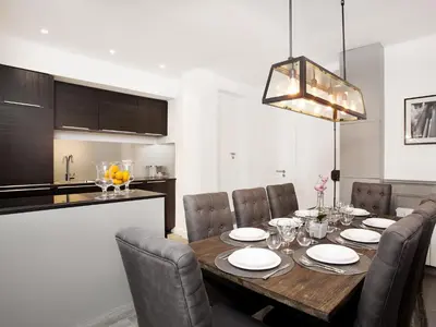 Cuisine ou kitchenette dans l'établissement LivinParis - Luxury 3 Bedrooms Grands-Boulevards I