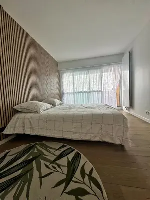 Un ou plusieurs lits dans un hébergement de l'établissement appartement spacieux
