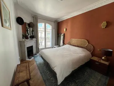 Un ou plusieurs lits dans un hébergement de l'établissement Bel appartement Paris Montmartre