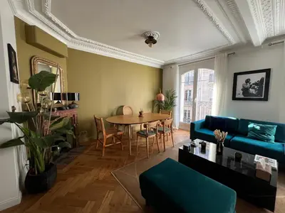 Coin salon dans l'établissement Bel appartement Paris Montmartre