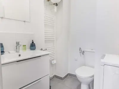Salle de bains dans l'établissement Cosy apartment - 1BR 4P - Passy Tour Eiffel