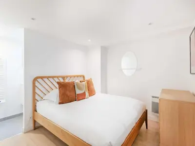 Un ou plusieurs lits dans un hébergement de l'établissement Cosy apartment - 1BR 4P - Passy Tour Eiffel