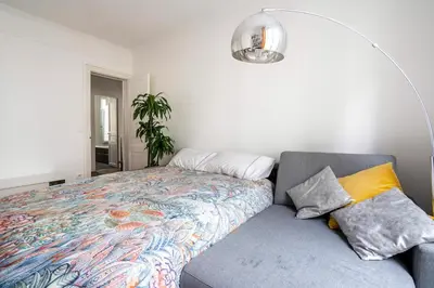 Un ou plusieurs lits dans un hébergement de l'établissement Nice and cozy parisian apartment