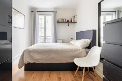 Un ou plusieurs lits dans un hébergement de l'établissement Nice and cozy parisian apartment
