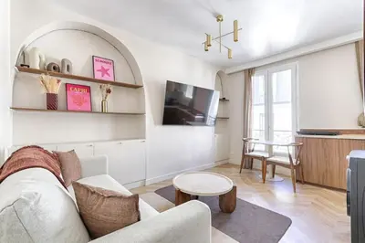 Télévision ou salle de divertissement dans l'établissement Studio d'architecte Bellot Buttes Chaumont