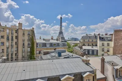 Vue générale sur Paris ou vue de la ville depuis l'appartement