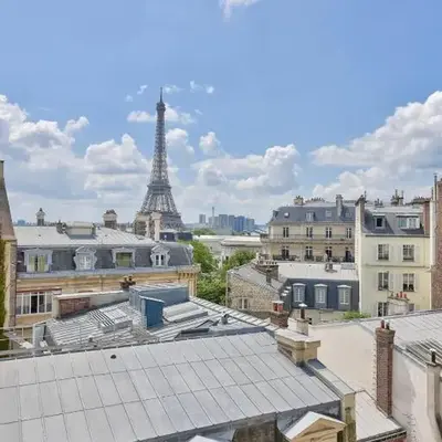 Studio with a panoramic view of the Eiffel Tower