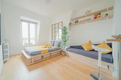 Coin salon dans l'établissement Charming studio near Paris