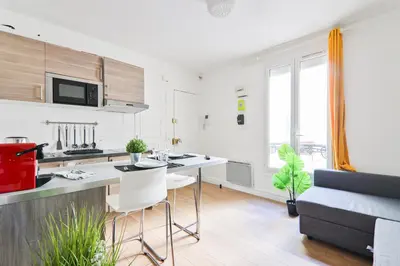 Cuisine ou kitchenette dans l'établissement Studio Appartement Quartier Tour Eiffel 10 Free Netflix