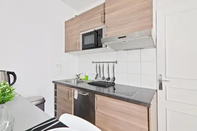 Cuisine ou kitchenette dans l'établissement Studio Appartement Quartier Tour Eiffel 10 Free Netflix