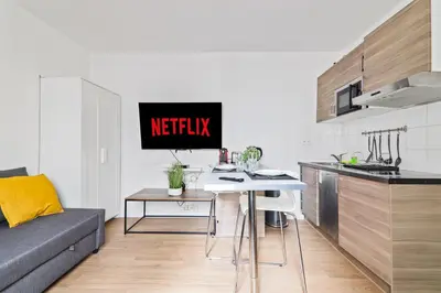 Cuisine ou kitchenette dans l'établissement Studio Appartement Quartier Tour Eiffel 10 Free Netflix