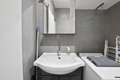 Salle de bains dans l'établissement Studio Appartement Quartier Notre-Dame Free Netflix