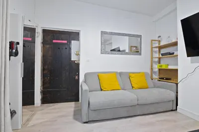 Télévision ou salle de divertissement dans l'établissement Studio Appartement Quartier Notre-Dame Free Netflix