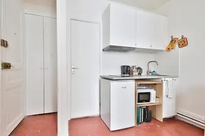 Cuisine ou kitchenette dans l'établissement Lovely Studio Place de la Bastille