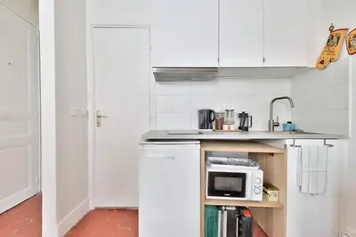 Cuisine ou kitchenette dans l'établissement Lovely Studio Place de la Bastille