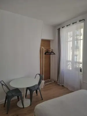 Un ou plusieurs lits dans un hébergement de l'établissement Chambre privée - Vue Tour Eiffel