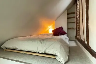 Un ou plusieurs lits dans un hébergement de l'établissement Bel appartement deux pas dHôtel de Ville-métro 11