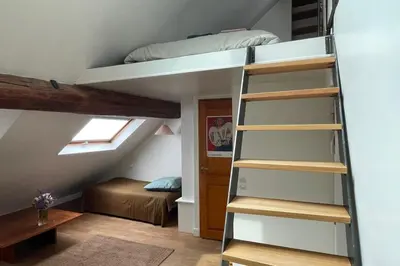 Un ou plusieurs lits dans un hébergement de l'établissement Bel appartement deux pas dHôtel de Ville-métro 11