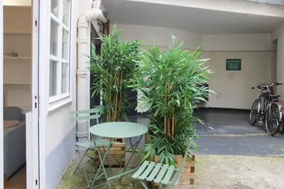 Jardin de l'établissement Charming apartment in the heart of the 18th