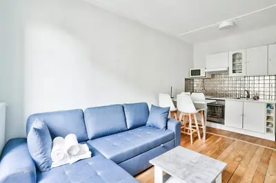 Cuisine ou kitchenette dans l'établissement Lovely flat 5min walk from the Marie d'Issy metro station