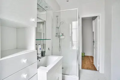 Salle de bains dans l'établissement Lovely flat 5min walk from the Marie d'Issy metro station