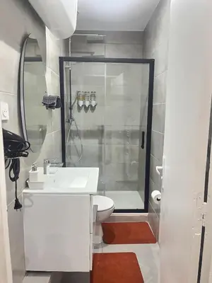 Salle de bains dans l'établissement Le Nid de Clichy