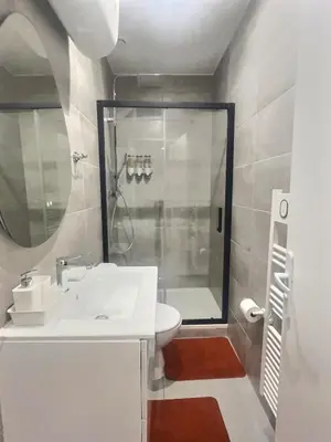 Salle de bains dans l'établissement Le Nid de Clichy