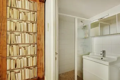 Salle de bains dans l'établissement Loft avec terrasse au coeur du Marais