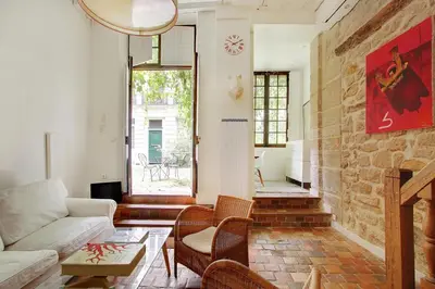 Coin salon dans l'établissement Loft avec terrasse au coeur du Marais