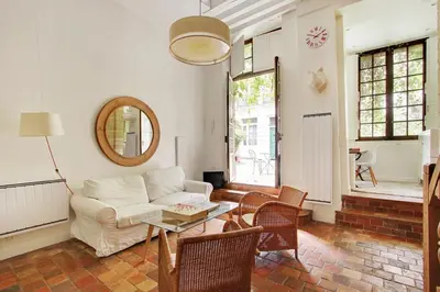 Coin salon dans l'établissement Loft avec terrasse au coeur du Marais