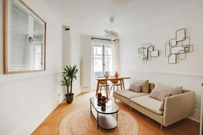 Coin salon dans l'établissement 2 pièces au coeur de Montmartre - proche Sacré Coeur