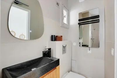 Salle de bains dans l'établissement 2 pièces au coeur de Montmartre - proche Sacré Coeur